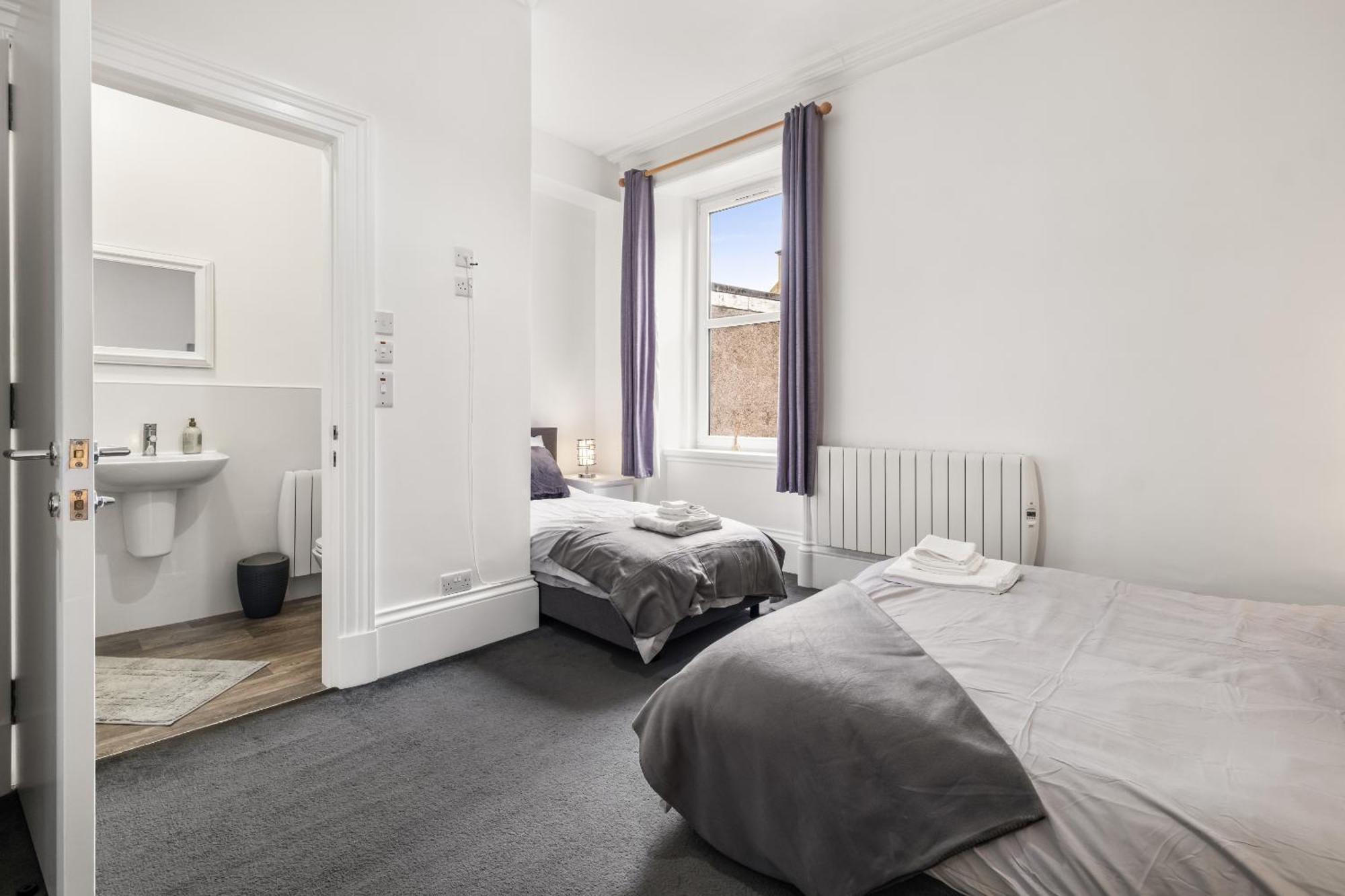 Pad - Sja - Modern 2 Bed Apartment *